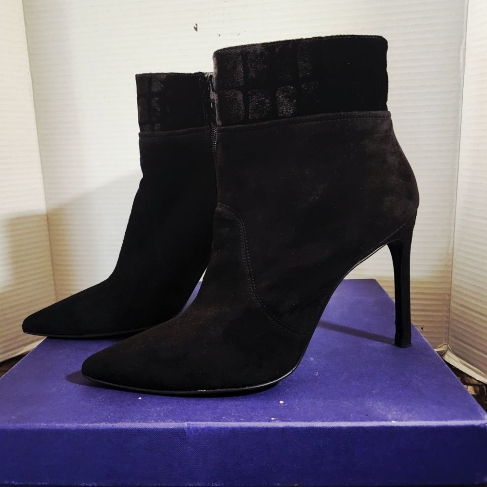 Women's Stuart Weitzman Black Suede heel shoes size 8, like new